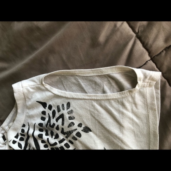 🦋 5/$25! 曆 Cold shoulder summer tee - Picture 6 of 7